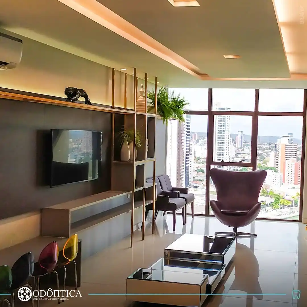 Sala de espera com vista de Campina Grande